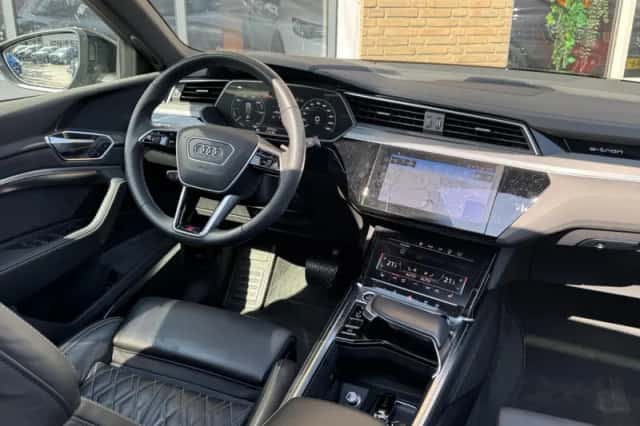 Audi e-tron (2022) thumbnail 3