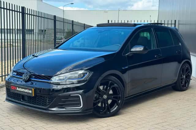 Volkswagen Golf (2018) thumbnail 1