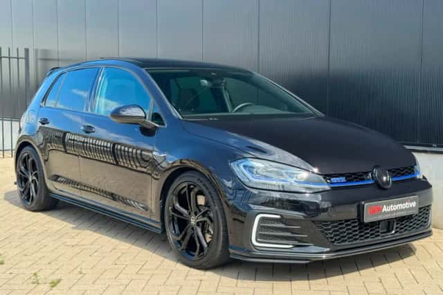Volkswagen Golf (2018) thumbnail 2