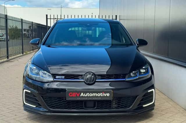 Volkswagen Golf (2018) thumbnail 3