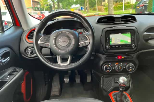 Jeep Renegade (2014) thumbnail 5