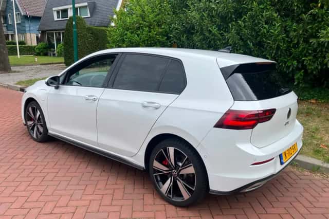 Volkswagen Golf (2021) thumbnail 2