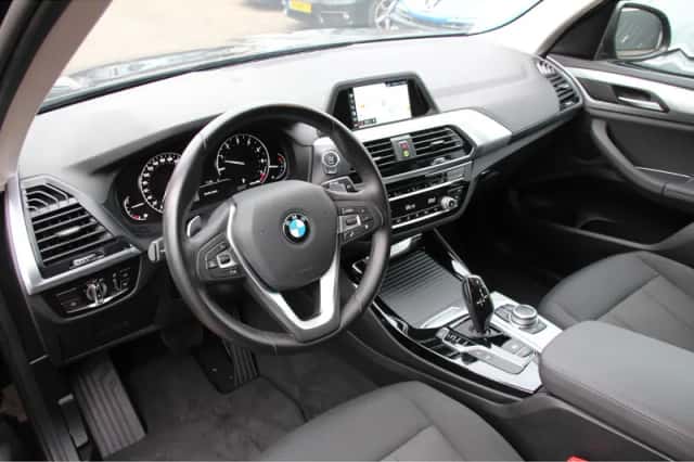 BMW X3 (2018) thumbnail 2