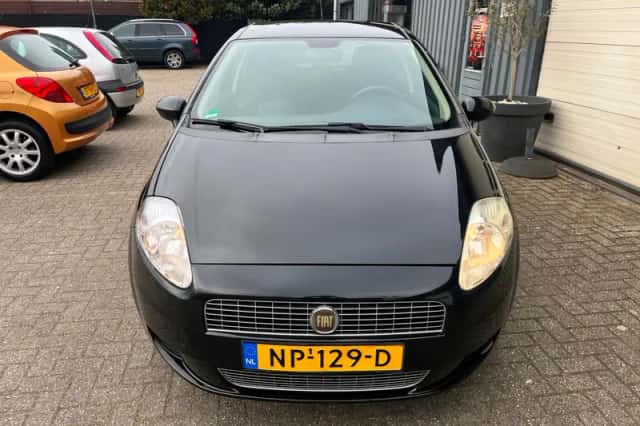 Fiat Grande Punto (2009) thumbnail 3