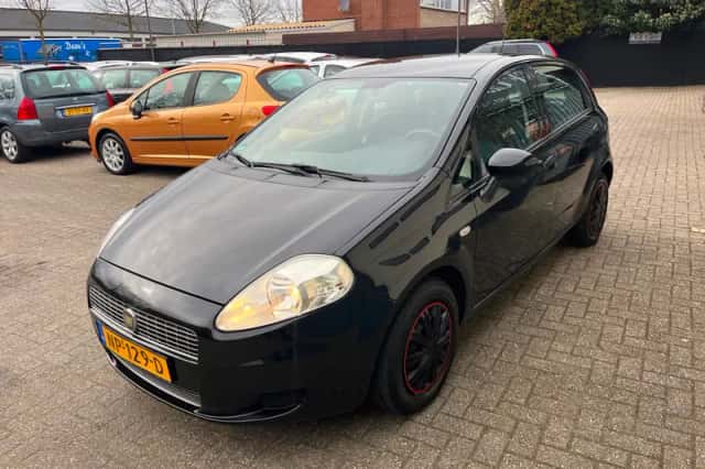 Fiat Grande Punto (2009) thumbnail 6