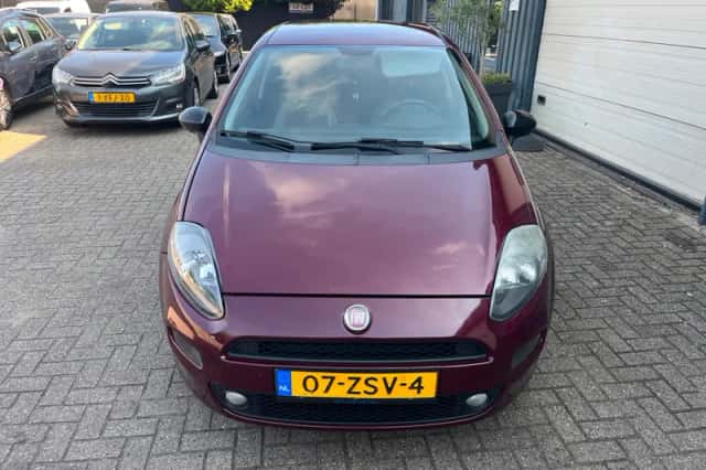 Fiat Punto (2013) thumbnail 3