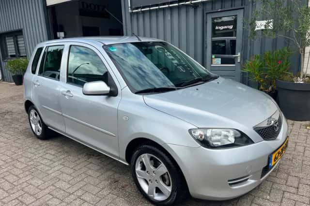 Mazda 2 (2005) thumbnail 2