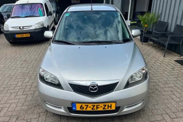 Mazda 2 (2005) thumbnail 3