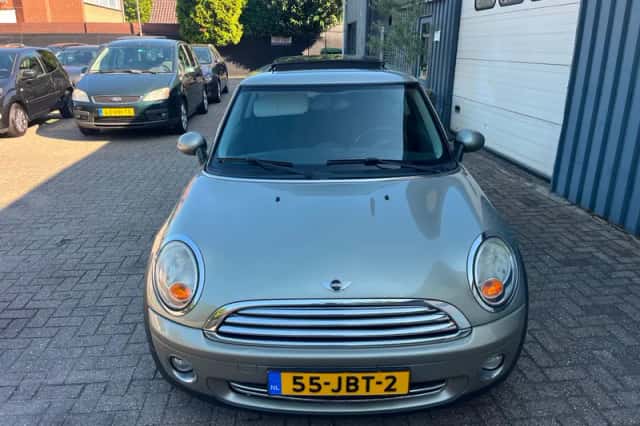 MINI Cooper (2008) thumbnail 3