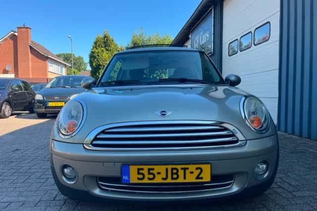 MINI Cooper (2008) thumbnail 4