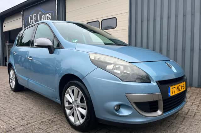 Renault Scénic (2011) thumbnail 1