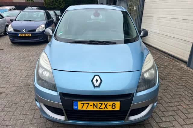 Renault Scénic (2011) thumbnail 3