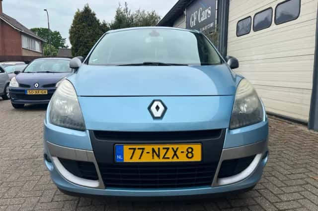 Renault Scénic (2011) thumbnail 4