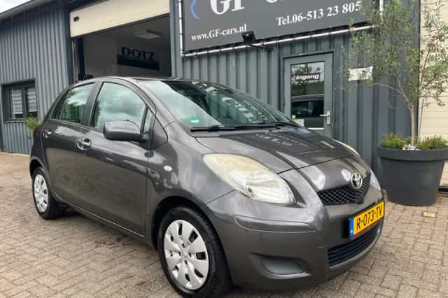 Toyota Yaris (2009) thumbnail 1