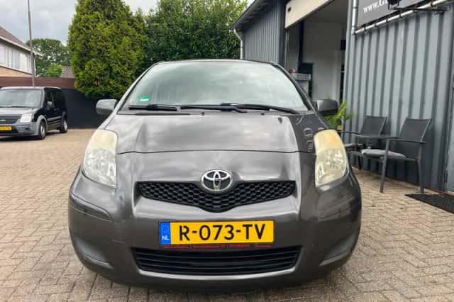 Toyota Yaris (2009) thumbnail 4