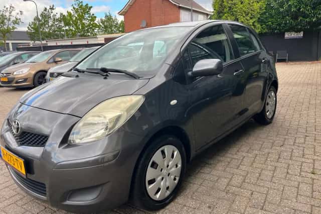Toyota Yaris (2009) thumbnail 5