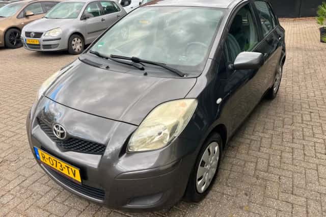 Toyota Yaris (2009) thumbnail 6