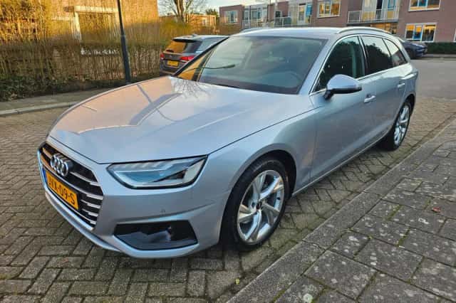 Audi A4 (2023) thumbnail 1