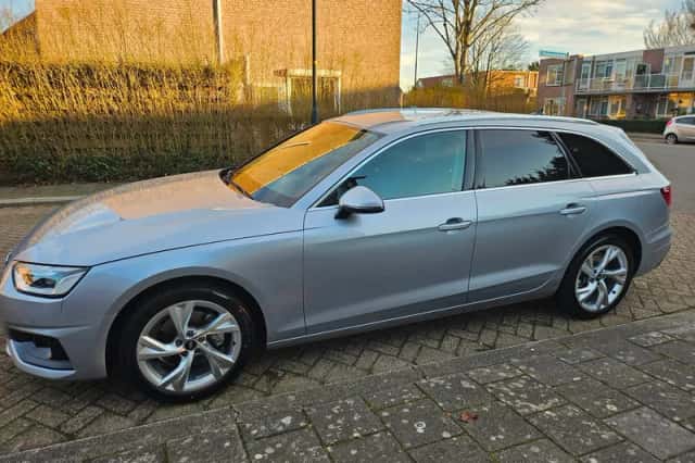 Audi A4 (2023) thumbnail 2