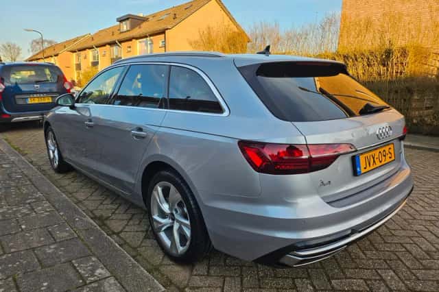 Audi A4 (2023) thumbnail 4