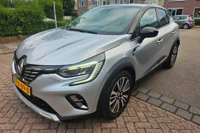 Renault Captur (2022) thumbnail 1