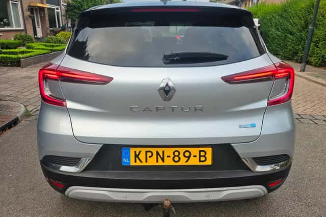 Renault Captur (2022) thumbnail 4