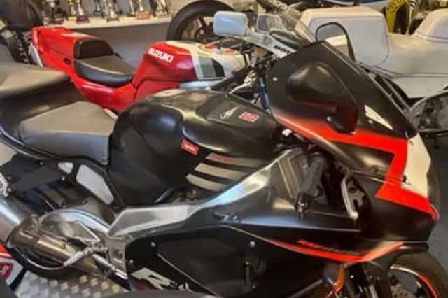 APRILIA RSV (2000) thumbnail 1