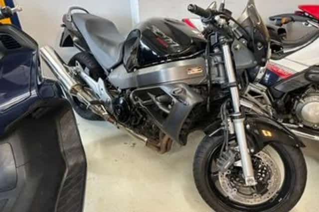 Honda CB (2001) thumbnail 1