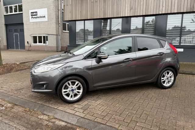 Ford Fiesta (2015) thumbnail 4