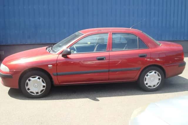 Mitsubishi Carisma (2001) thumbnail 2