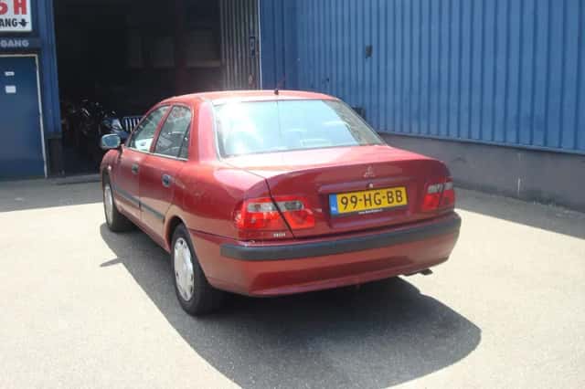 Mitsubishi Carisma (2001) thumbnail 4