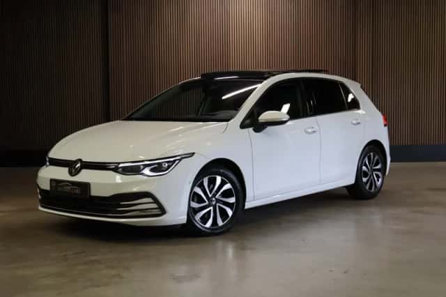 Volkswagen Golf (2022) thumbnail 3