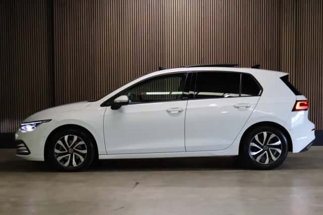 Volkswagen Golf (2022) thumbnail 4