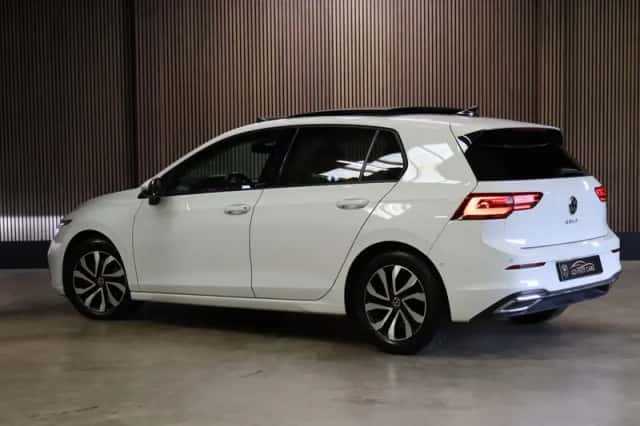 Volkswagen Golf (2022) thumbnail 5