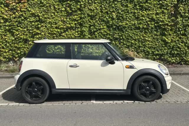 MINI One (2010) thumbnail 2