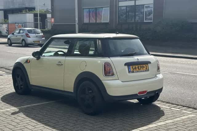 MINI One (2010) thumbnail 4