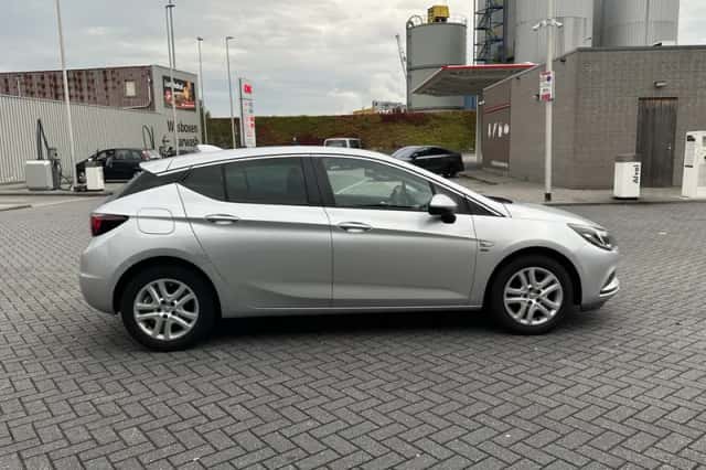 Opel Astra (2018) thumbnail 2
