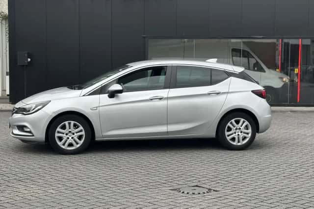 Opel Astra (2018) thumbnail 3