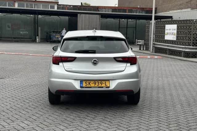 Opel Astra (2018) thumbnail 4