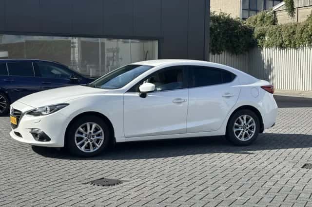 Mazda 3 (2014) thumbnail 2