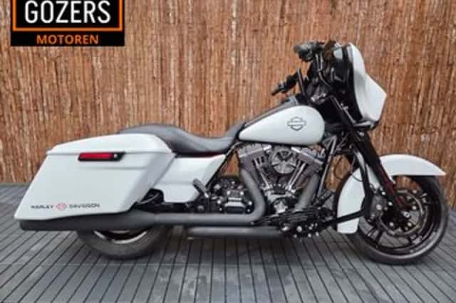 HARLEY DAVIDSON STREETGLIDE (2015) thumbnail 1