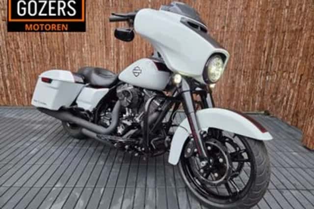 HARLEY DAVIDSON STREETGLIDE (2015) thumbnail 2