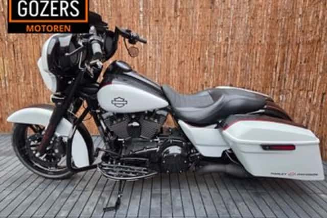 HARLEY DAVIDSON STREETGLIDE (2015) thumbnail 3