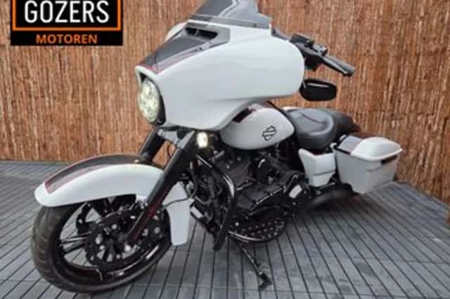 HARLEY DAVIDSON STREETGLIDE (2015) thumbnail 4