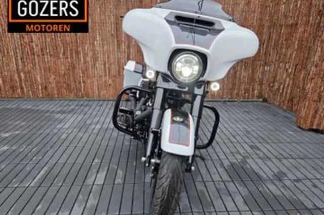 HARLEY DAVIDSON STREETGLIDE (2015) thumbnail 5