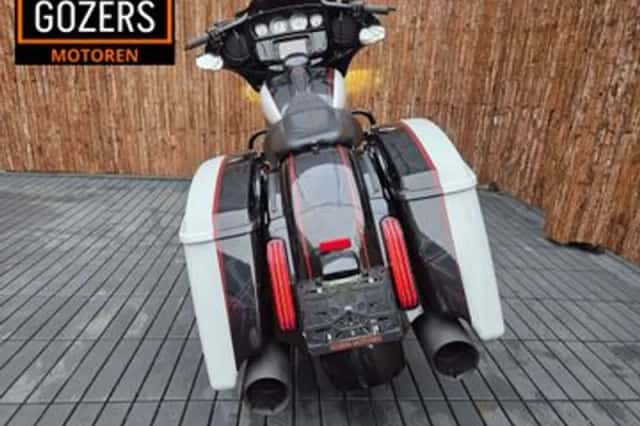 HARLEY DAVIDSON STREETGLIDE (2015) thumbnail 6
