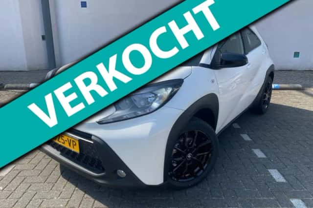 Toyota Aygo (2022) thumbnail 1
