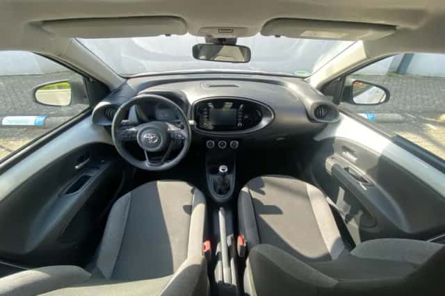 Toyota Aygo (2022) thumbnail 5