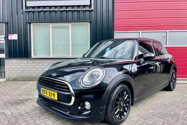 MINI Cooper (2017) thumbnail 1