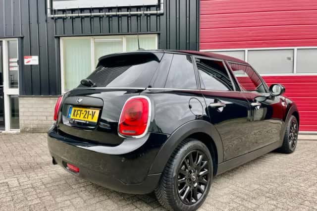 MINI Cooper (2017) thumbnail 2